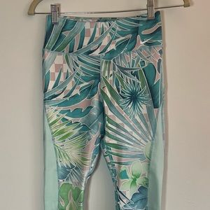 Nike Women's One Dri-Fit Cropped Printed Leggings Size S Tropical Palm Leaf